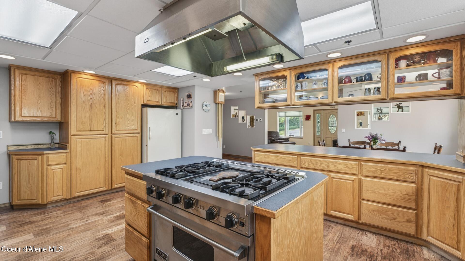 6616 Comanche Street Bonners Ferry, ID 83805 - Photo 12 of 59 012_Kitchen_Viking_Range