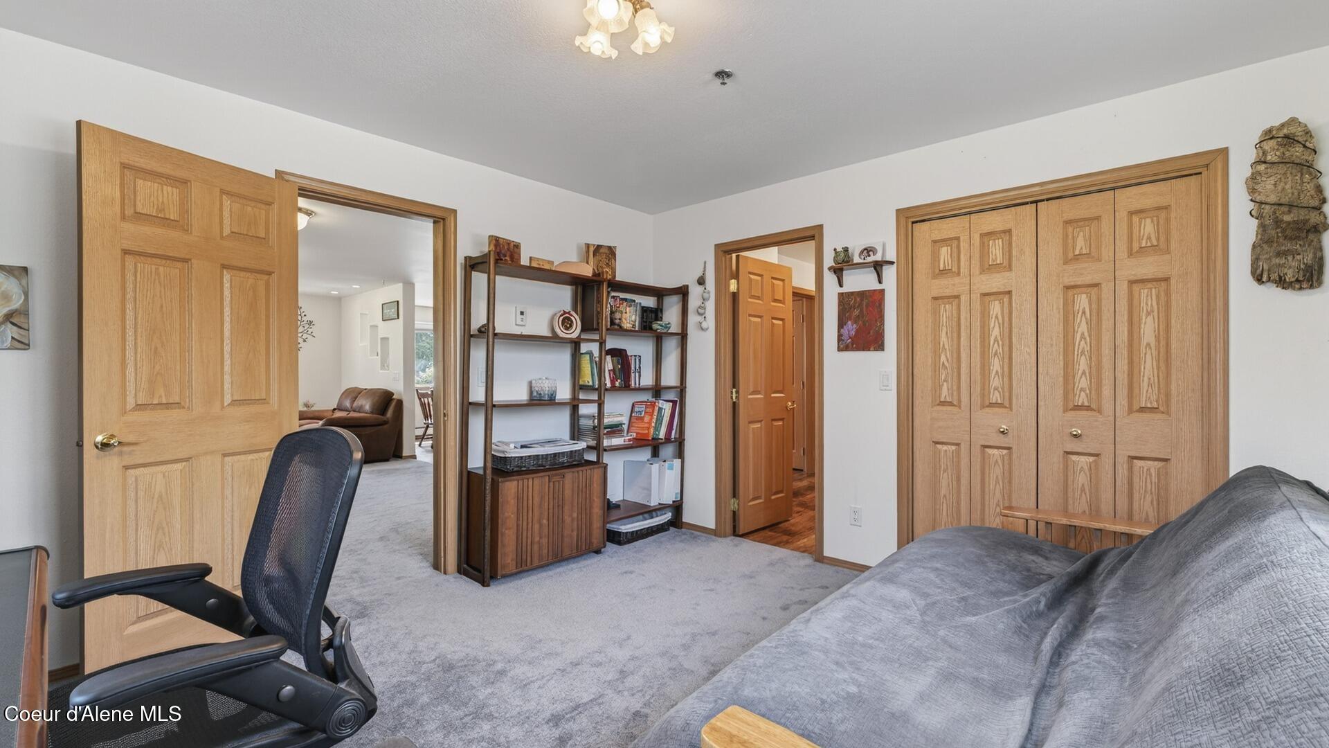 6616 Comanche Street Bonners Ferry, ID 83805 - Photo 14 of 59 014_Main_Floor_Suite_Closet