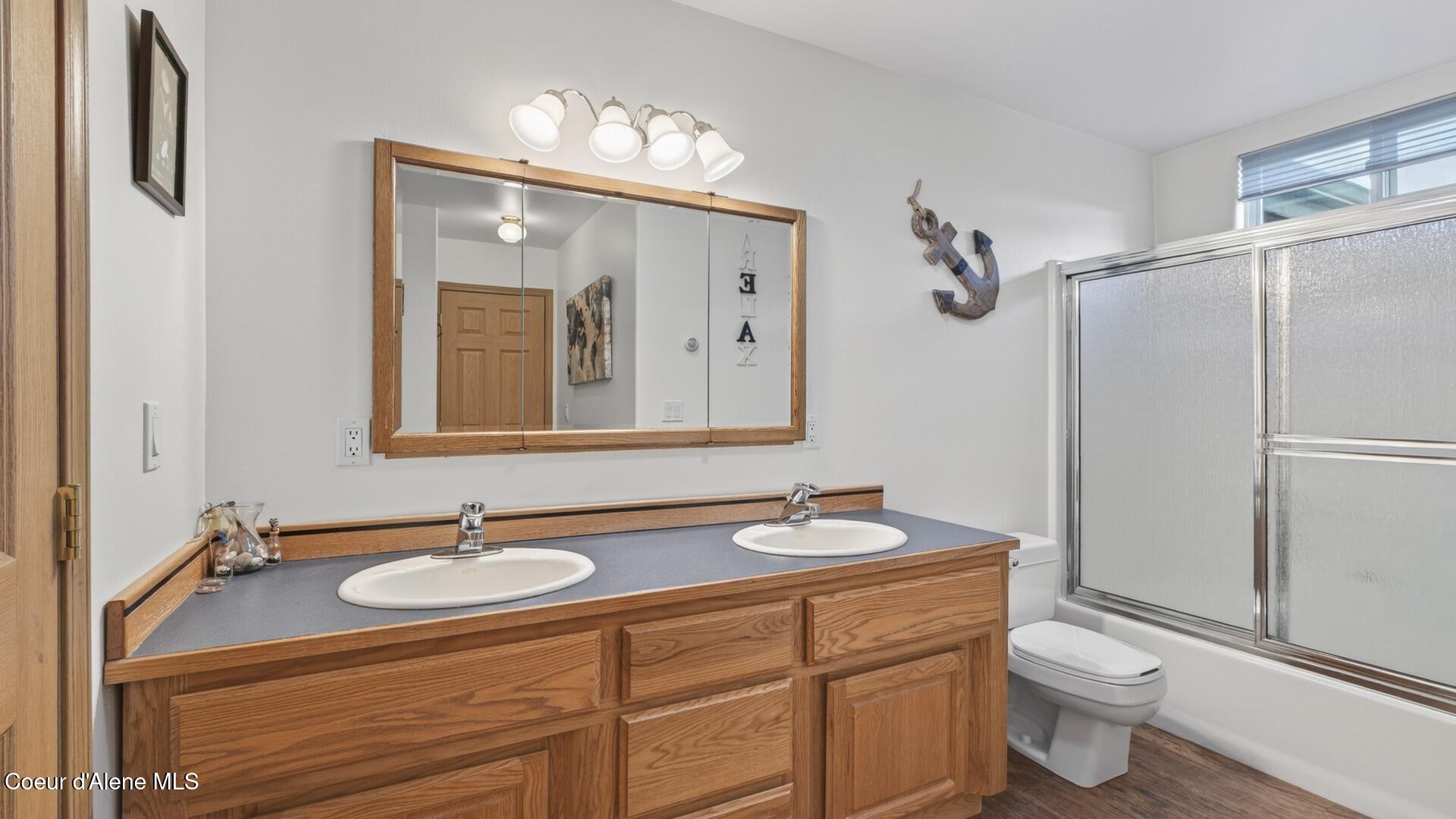 6616 Comanche Street Bonners Ferry, ID 83805 - Photo 15 of 59 015_Main_Floor_Bath