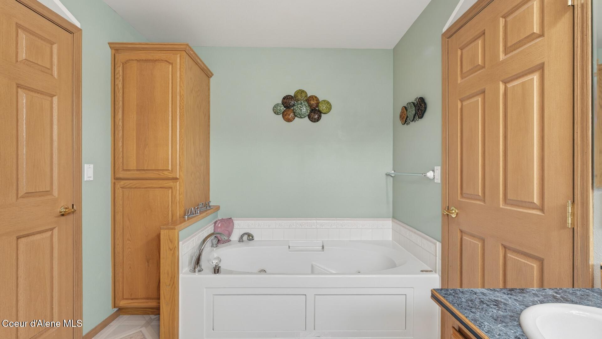 6616 Comanche Street Bonners Ferry, ID 83805 - Photo 36 of 59 038_Second_Floor_Bath_2