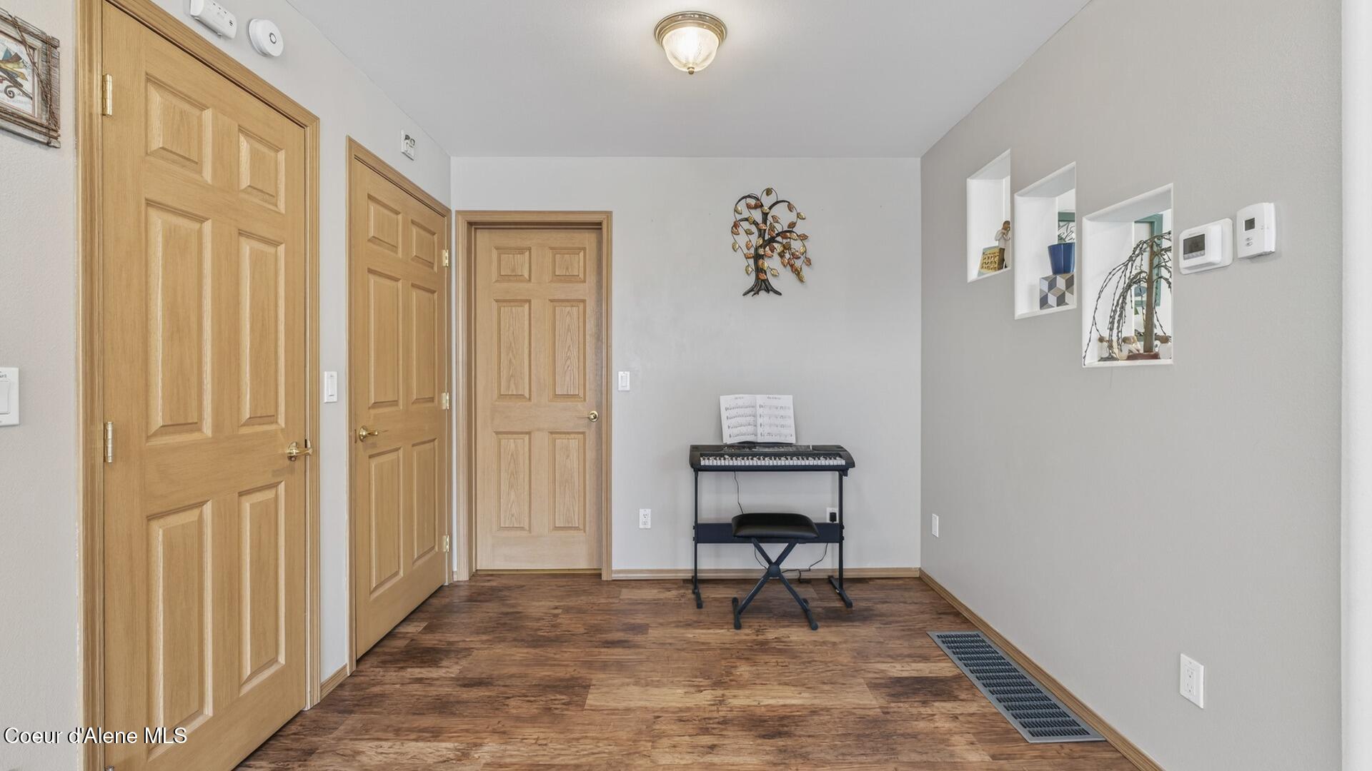 6616 Comanche Street Bonners Ferry, ID 83805 - Photo 9 of 59 009_Main_Floor_Hallway