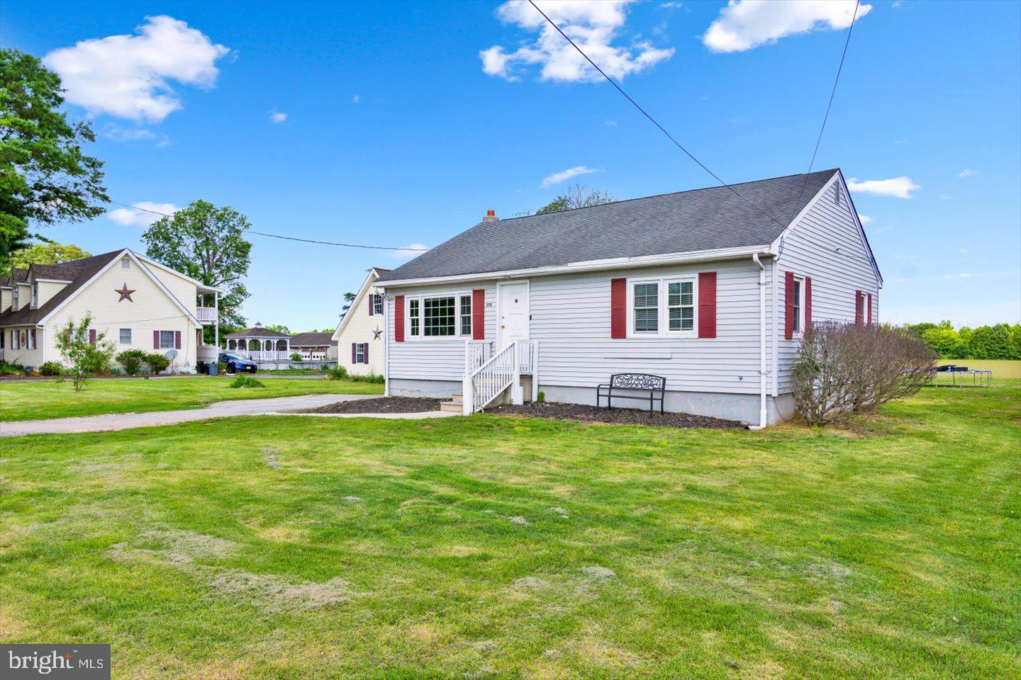 370 South Hook Road Pennsville, NJ 08070 - Photo 5 of 31 Charming home with inviting curb appeal.