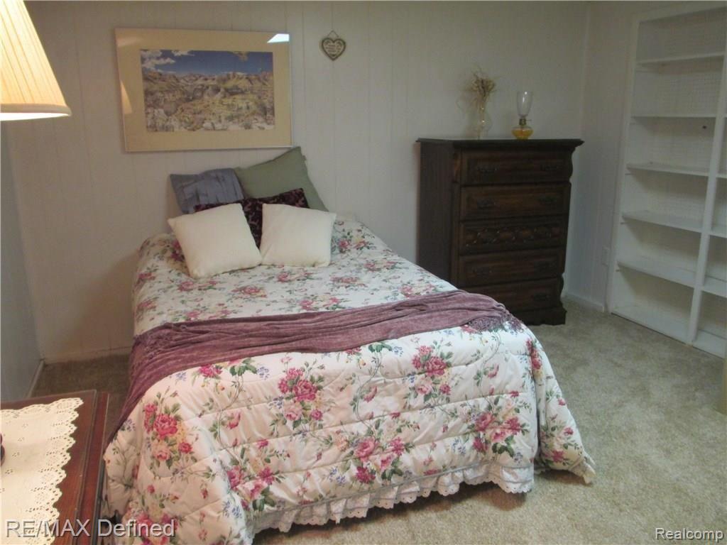 827 Langdon Court Rochester, MI 48307 - Photo 23 of 28 Lower level 4th Bedroom