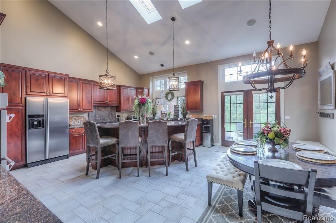 4873 Goodison Pl Drive Rochester, MI 48306 - Photo 13 of 55 13 - Breakfast & Kitchen.jpg