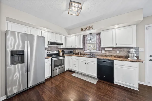 $289,900 | 1407 Oak Tree Court, Hopkinsville, KY 42240