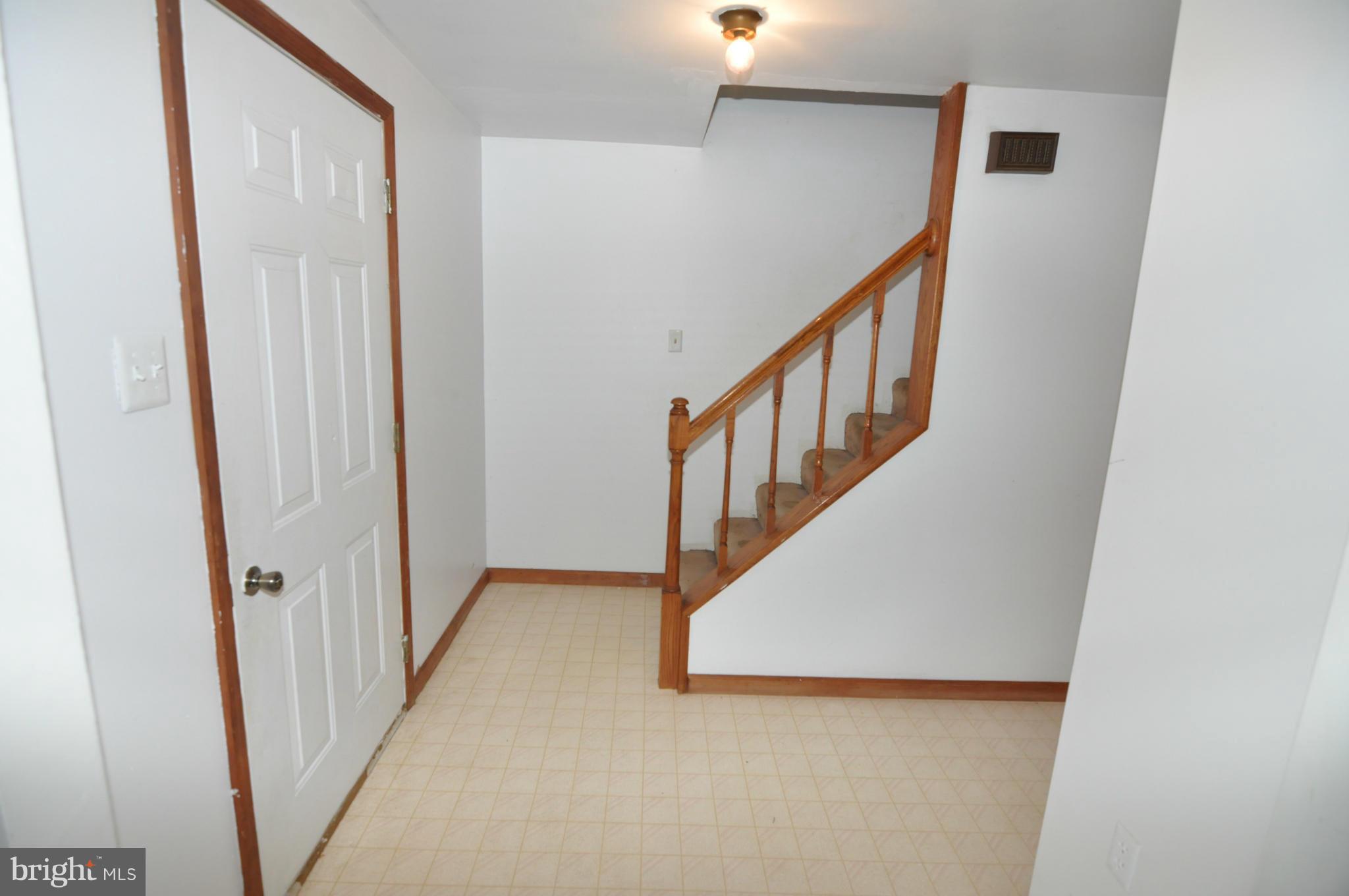 3191 Hunting Ridge Road Winchester, VA 22603 - Photo 22 of 30 foyer