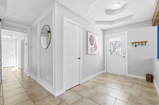 a view of a livingroom with an entryway