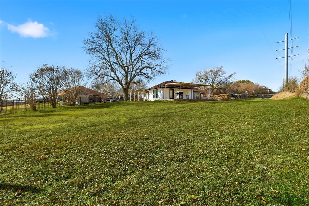 5601 Edgewater Circle Rowlett, TX 75088 - Photo 33 of 37