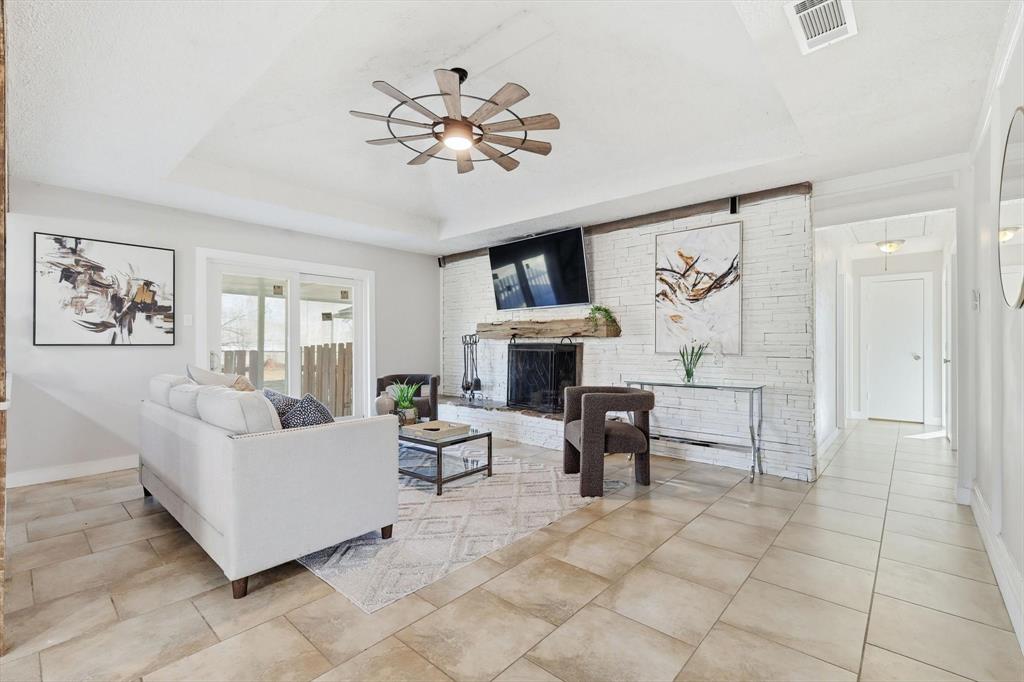 5601 Edgewater Circle Rowlett, TX 75088 - Photo 8 of 37