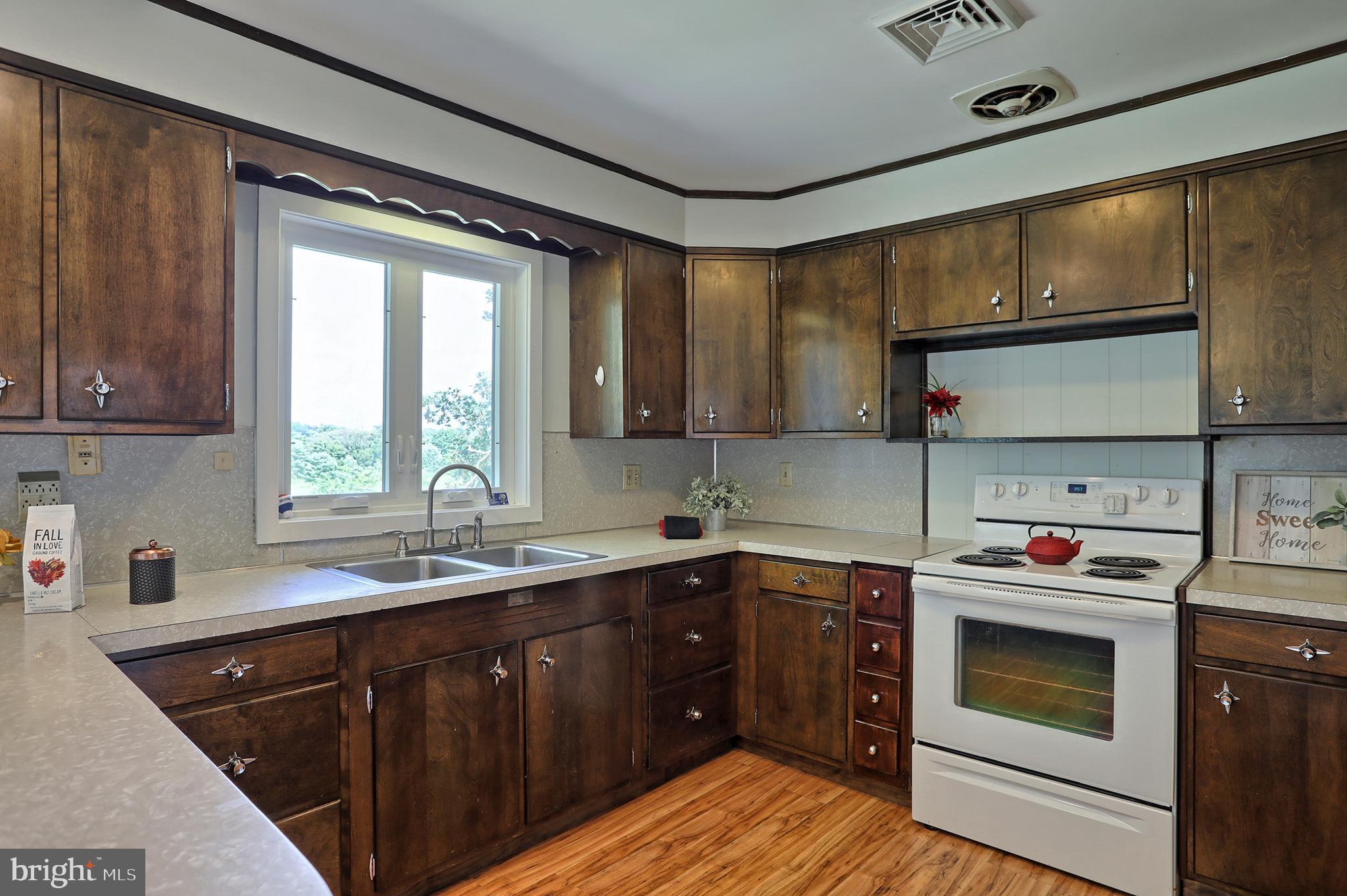 1418 Cornwall Road Lebanon, PA 17042 - Photo 2 of 36 Needs updating & priced accordingly