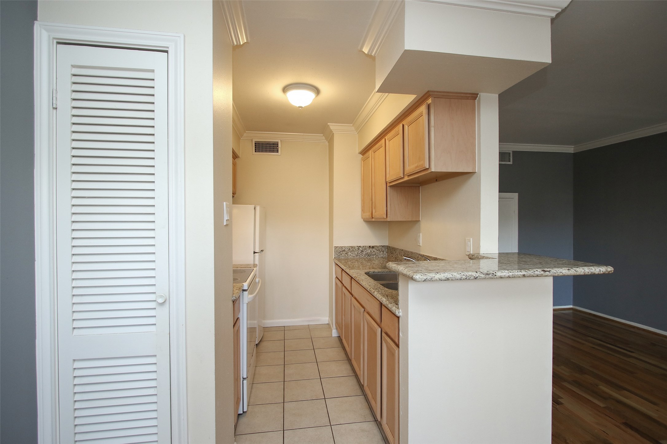 2052 Branard Street, Unit 4 Houston, TX 77098 - Photo 2 of 12