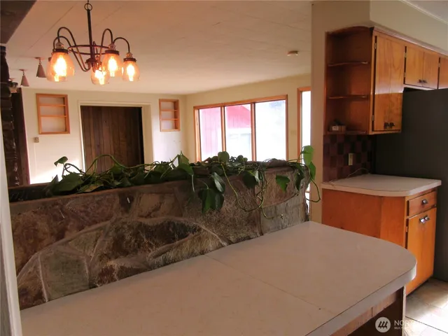 a view of entryway with bathroom