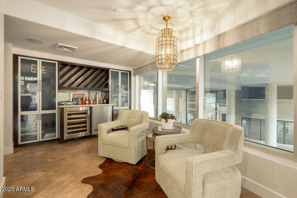 140 East Rio Salado Parkway, Unit 111 Tempe, AZ 85281 - Photo 4 of 47 Kitchen Sitting Area w:Custom Bar