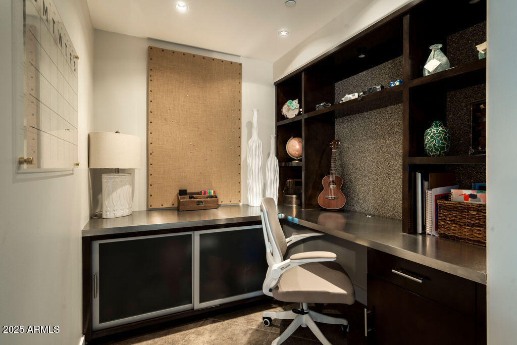 140 East Rio Salado Parkway, Unit 111 Tempe, AZ 85281 - Photo 7 of 47 Den off Sitting area