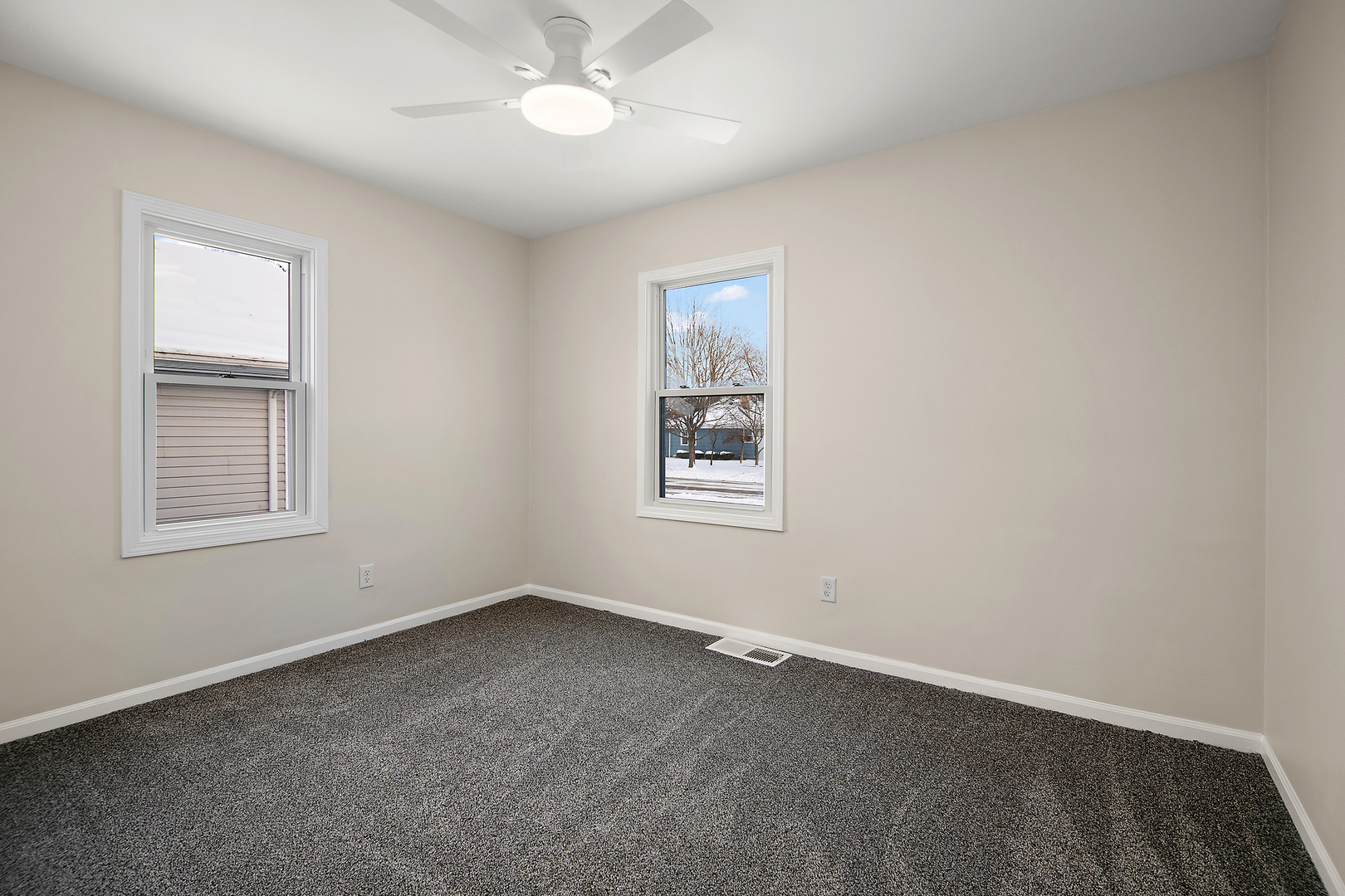635 South Alma Avenue Kankakee, IL 60901 - Photo 12 of 21 an empty room with a window