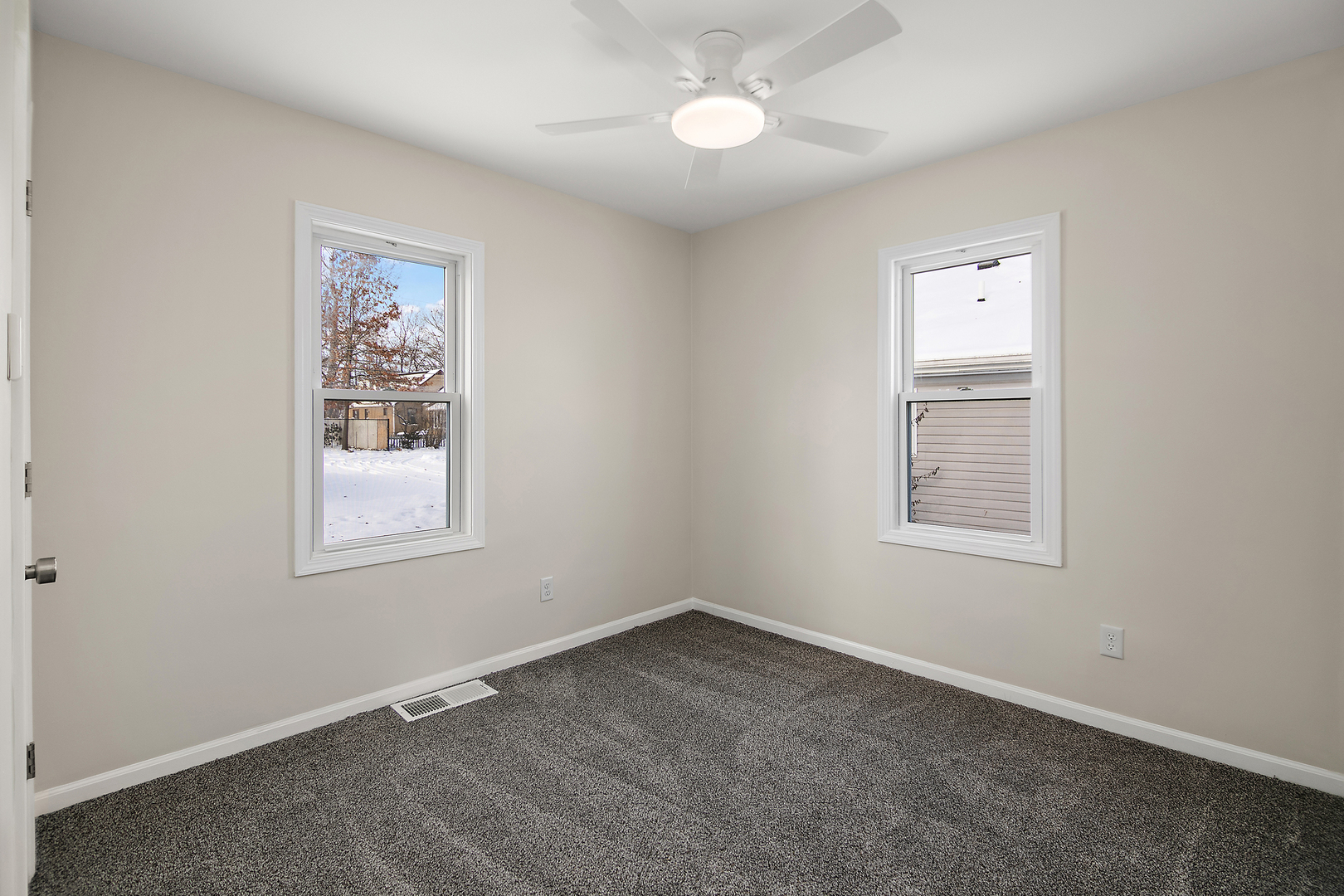 635 South Alma Avenue Kankakee, IL 60901 - Photo 14 of 21 an empty room with a window