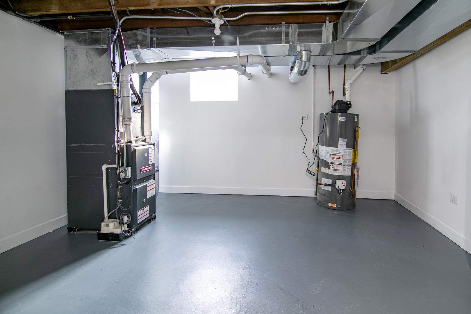 635 South Alma Avenue Kankakee, IL 60901 - Photo 20 of 21 a view of a room with gym equipment