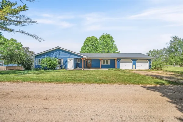 $399,000 | 19454 East Chippewa Lake Drive, Chippewa Lake, MI 49320