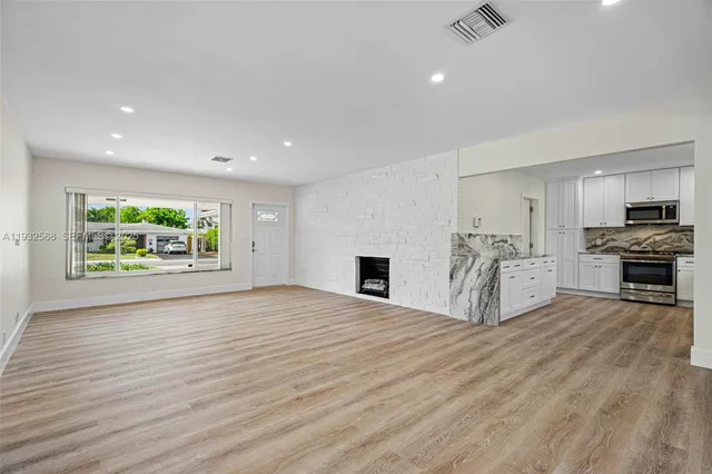 $5,500 | 251 Southeast 7th Street, Pompano Beach, FL 33060