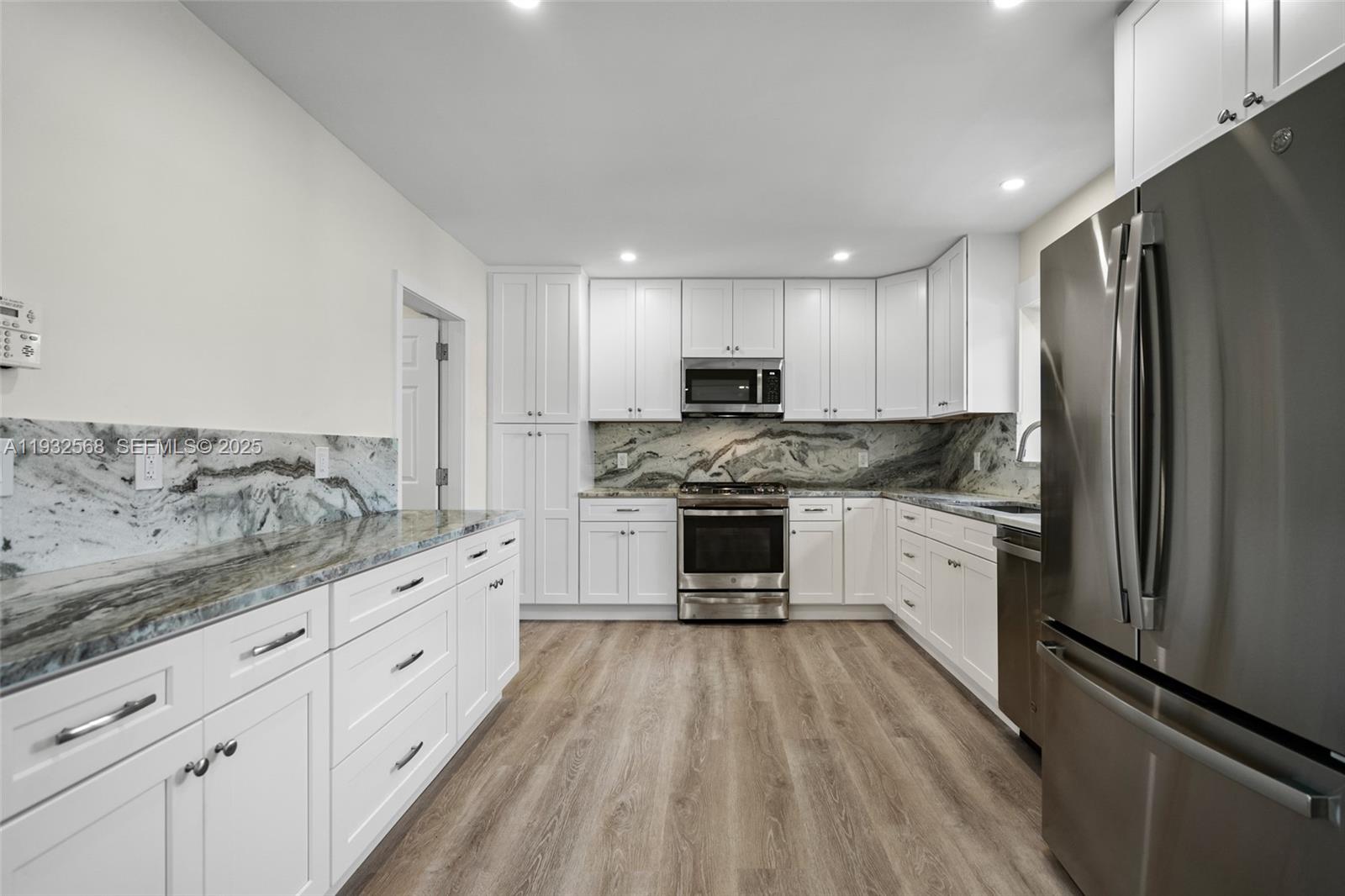 251 Southeast 7th Street Pompano Beach, FL 33060 - Photo 3 of 41