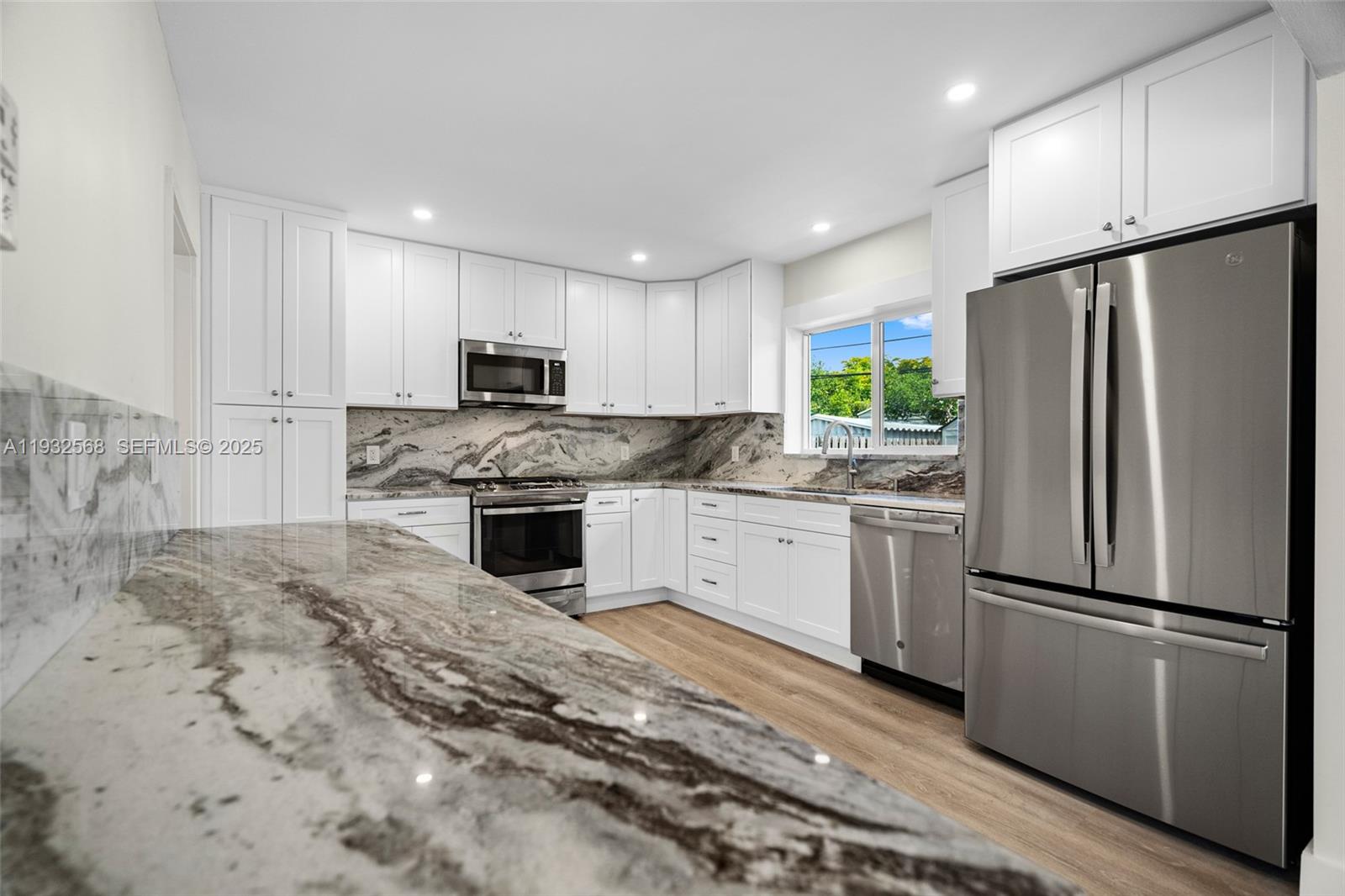 251 Southeast 7th Street Pompano Beach, FL 33060 - Photo 4 of 41