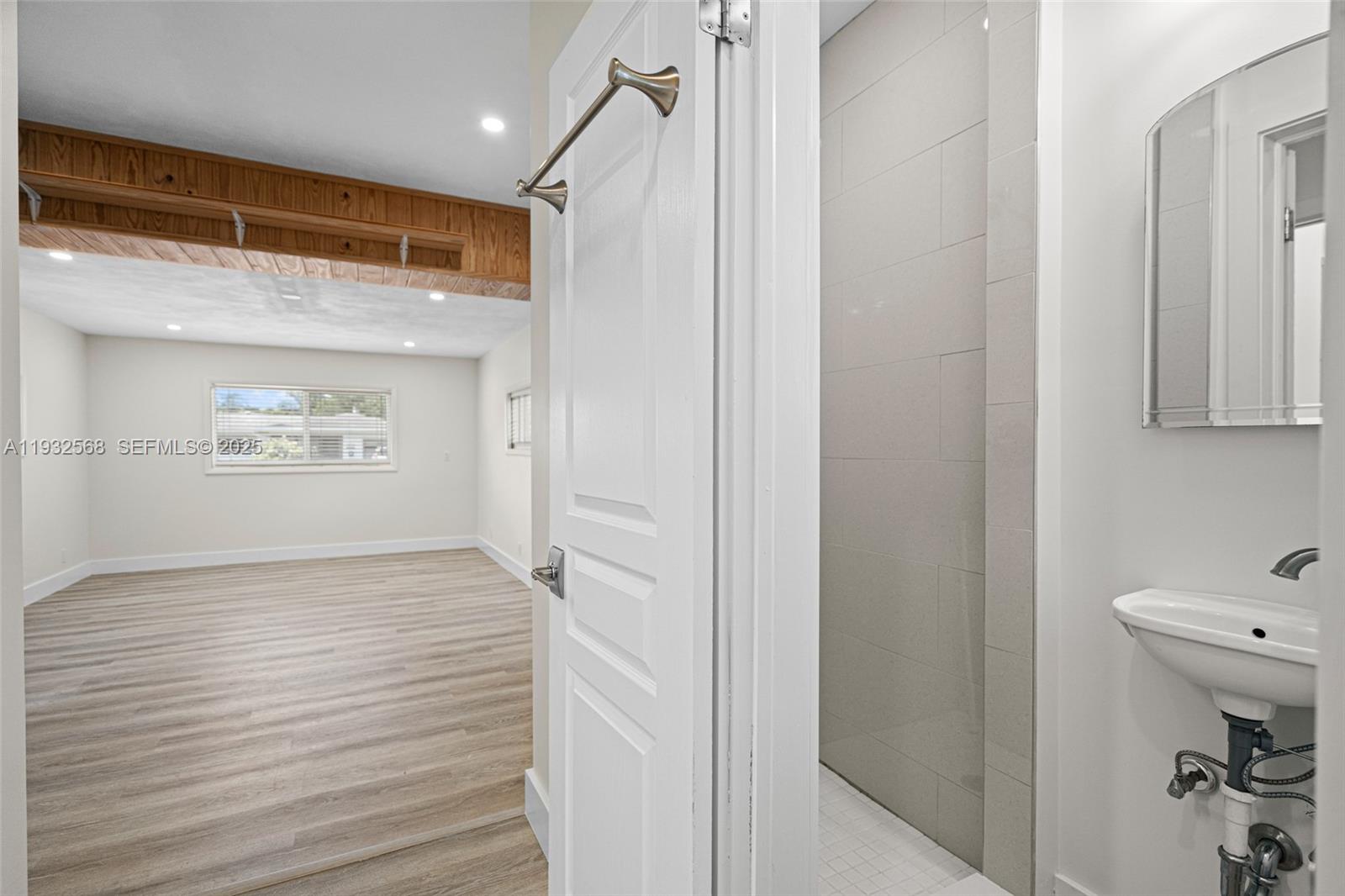 251 Southeast 7th Street Pompano Beach, FL 33060 - Photo 9 of 41