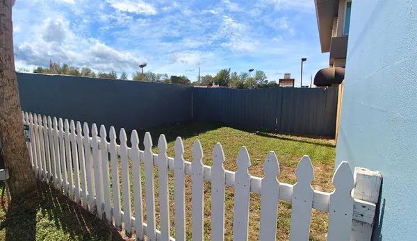 $1,400 | 3001 Bee Ridge Road, Unit 207, Sarasota, FL 34239