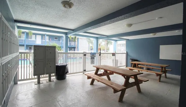 $1,400 | 3001 Bee Ridge Road, Unit 207, Sarasota, FL 34239