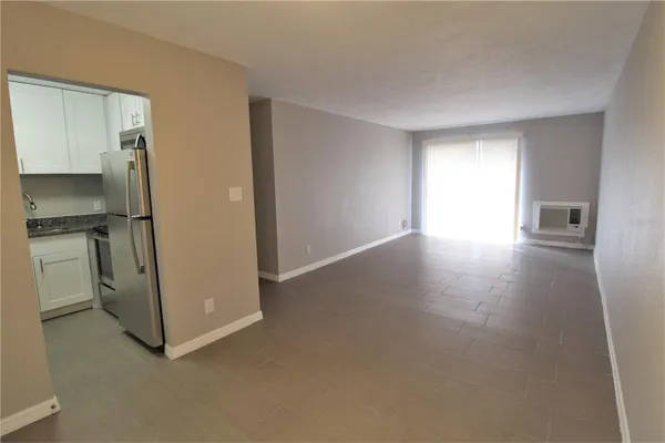 $1,400 | 3001 Bee Ridge Road, Unit 207, Sarasota, FL 34239