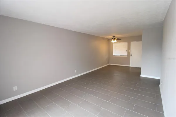 $1,400 | 3001 Bee Ridge Road, Unit 207, Sarasota, FL 34239