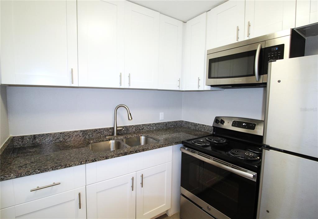 3001 Bee Ridge Road, Unit 207 Sarasota, FL 34239 - Photo 4 of 19