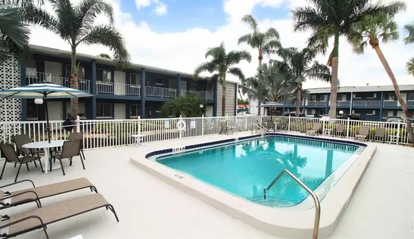 $1,400 | 3001 Bee Ridge Road, Unit 207, Sarasota, FL 34239