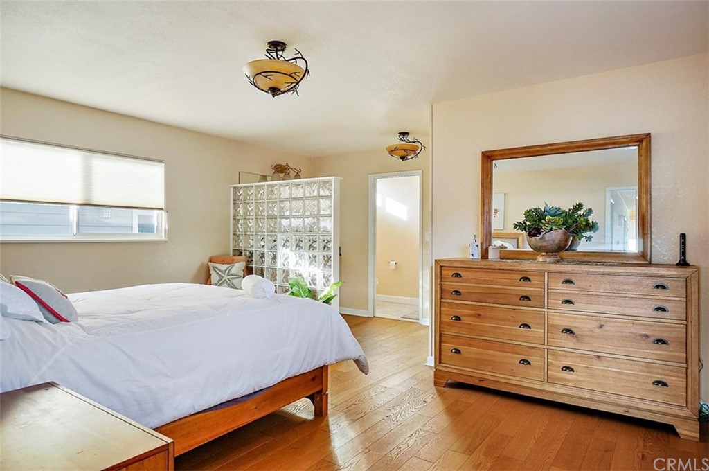 3498 Studio Drive Cayucos, CA 93430 - Photo 20 of 36 a bedroom with a bed and with furniture