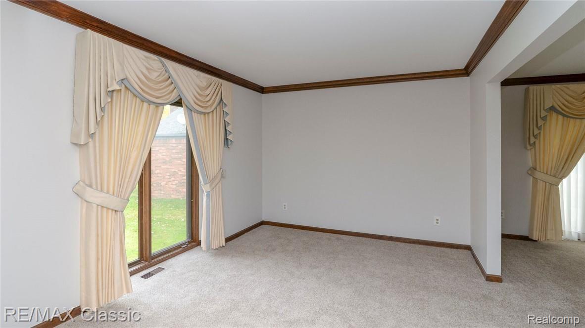 688 Sunlight Drive Rochester, MI 48309 - Photo 14 of 63 019_44.jpg