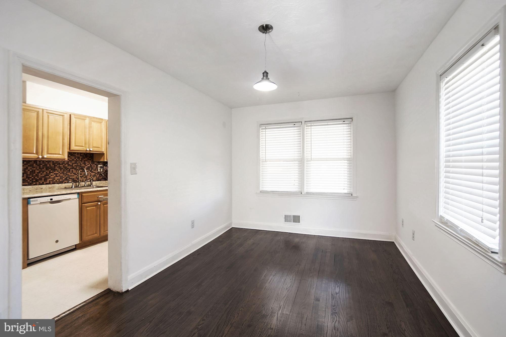 2139 Firethorn Road Baltimore, MD 21220 - Photo 5 of 19 DINNING