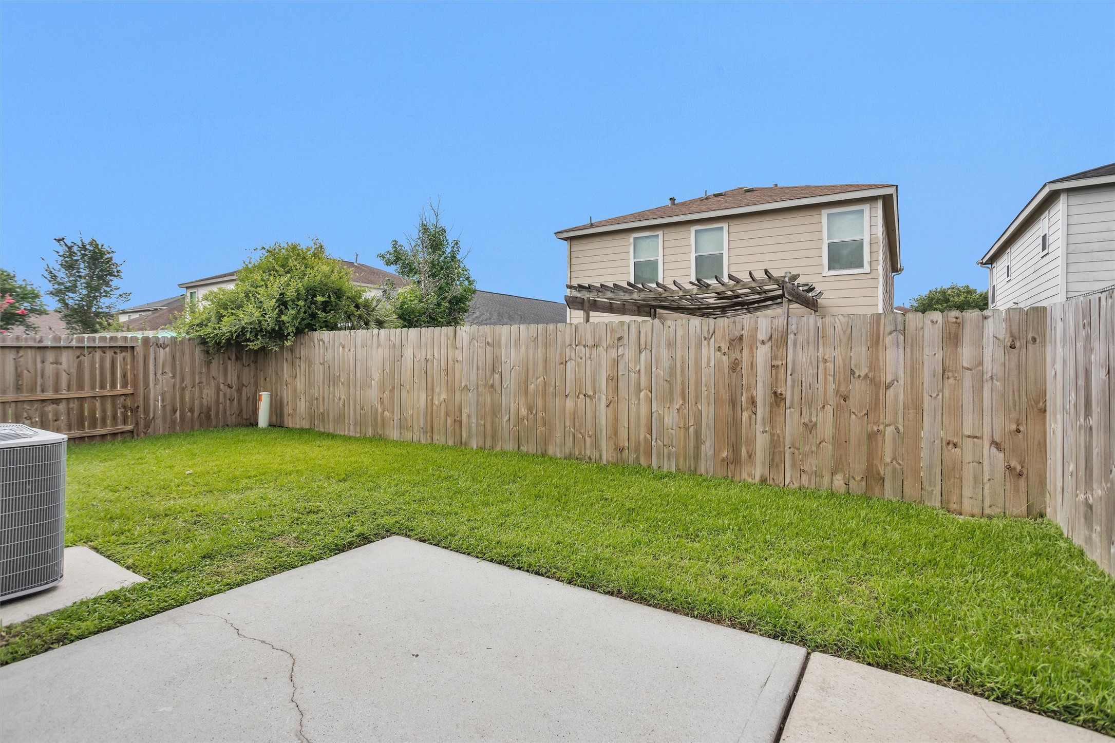 3131 Beacon Grove Street Spring, TX 77389 - Photo 29 of 38 a backyard of a house with lots of green space