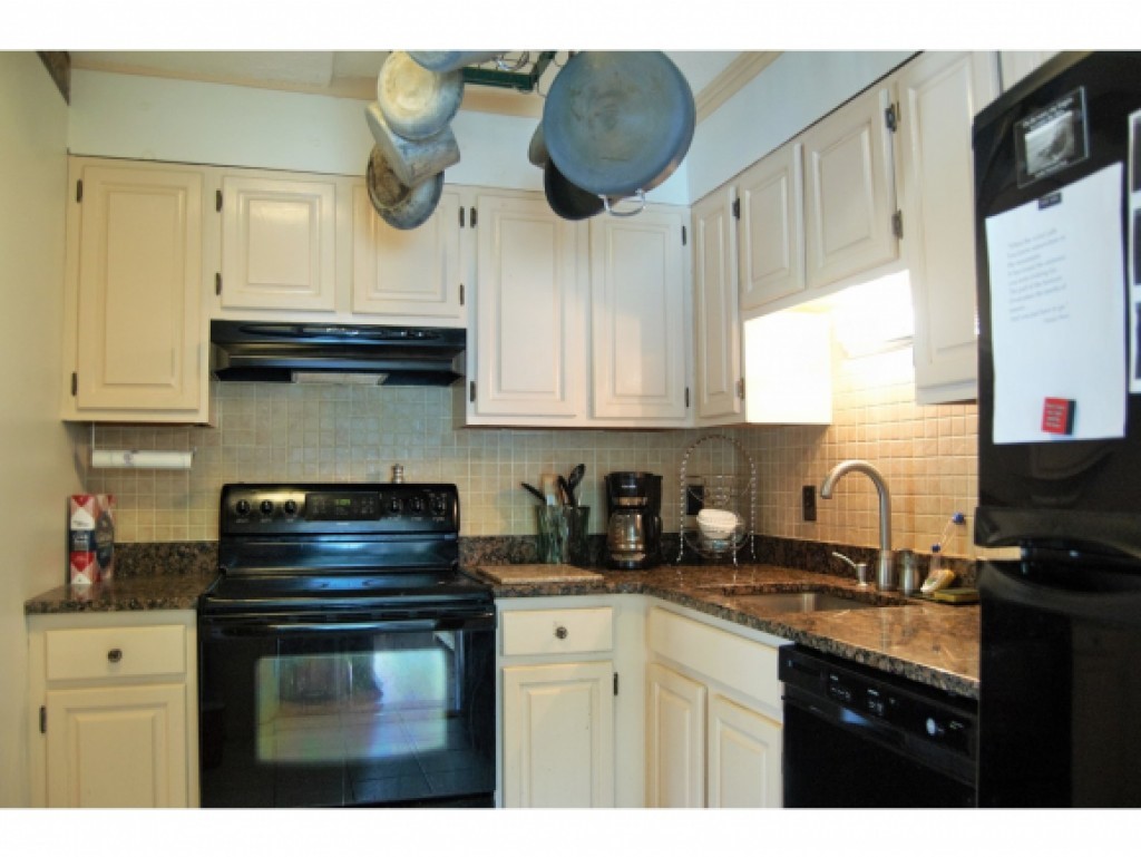 80 Austin Drive, Unit 82 Burlington, VT 05401 - Photo 2 of 18