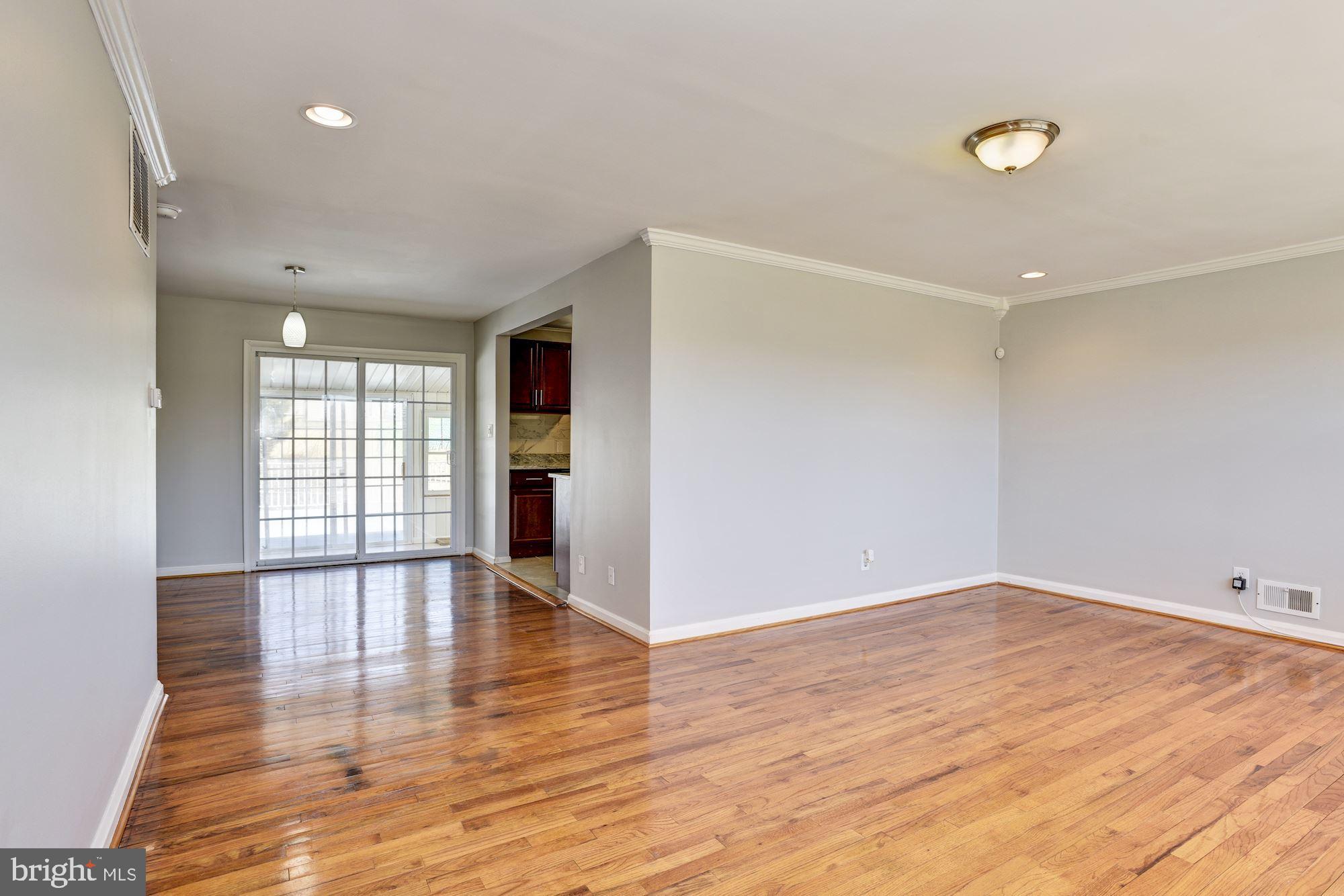 6212 Scranton Road Baltimore, MD 21237 - Photo 3 of 32 Living Room