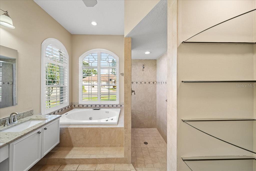 4321 Presidential Ave Circle East Bradenton, FL 34203 - Photo 28 of 49 a bathroom with a tub a sink and mirror