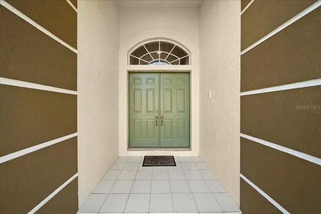 a view of entryway with a front door