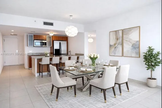 $2,860 | 185 Southwest 7th Street, Unit 3704, Miami, FL 33130