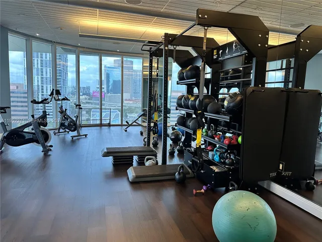 $2,860 | 185 Southwest 7th Street, Unit 3704, Miami, FL 33130