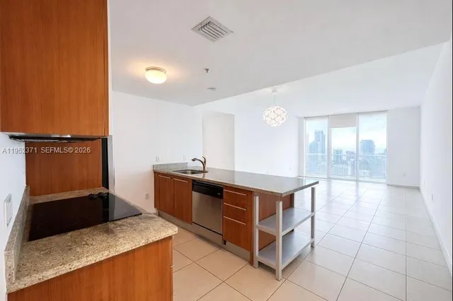 $2,860 | 185 Southwest 7th Street, Unit 3704, Miami, FL 33130