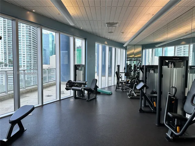 $2,860 | 185 Southwest 7th Street, Unit 3704, Miami, FL 33130