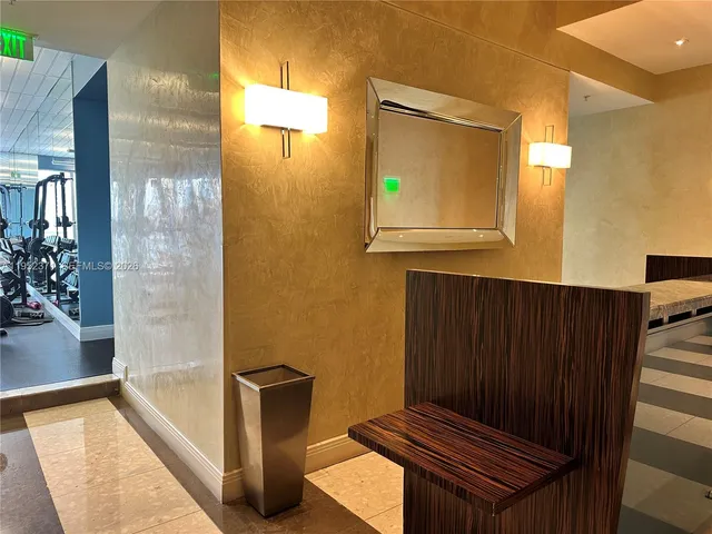 $2,860 | 185 Southwest 7th Street, Unit 3704, Miami, FL 33130