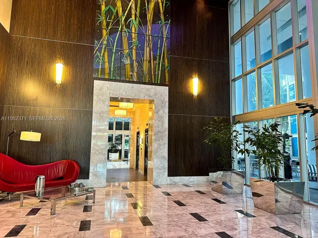 $2,860 | 185 Southwest 7th Street, Unit 3704, Miami, FL 33130