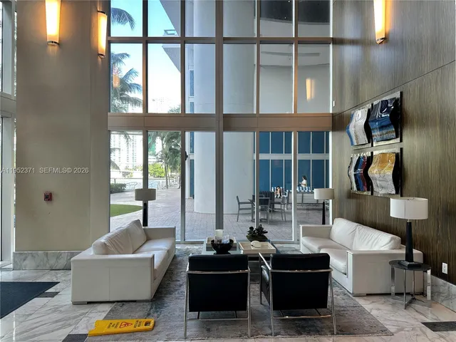 $2,860 | 185 Southwest 7th Street, Unit 3704, Miami, FL 33130