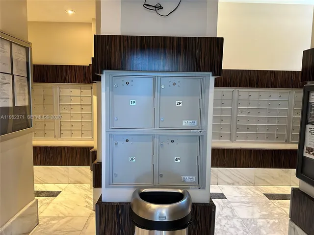 $2,860 | 185 Southwest 7th Street, Unit 3704, Miami, FL 33130