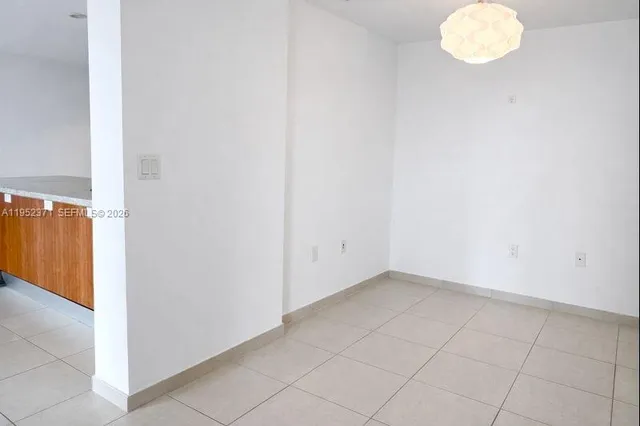 $2,860 | 185 Southwest 7th Street, Unit 3704, Miami, FL 33130