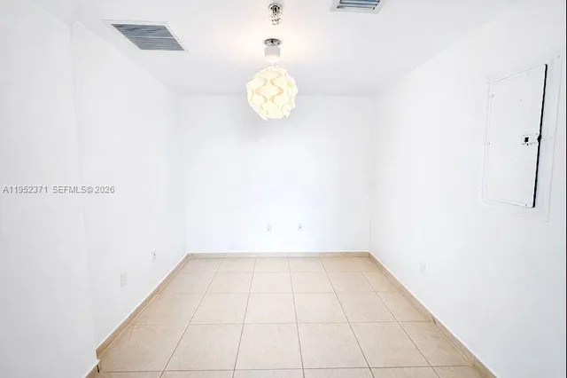 $2,860 | 185 Southwest 7th Street, Unit 3704, Miami, FL 33130